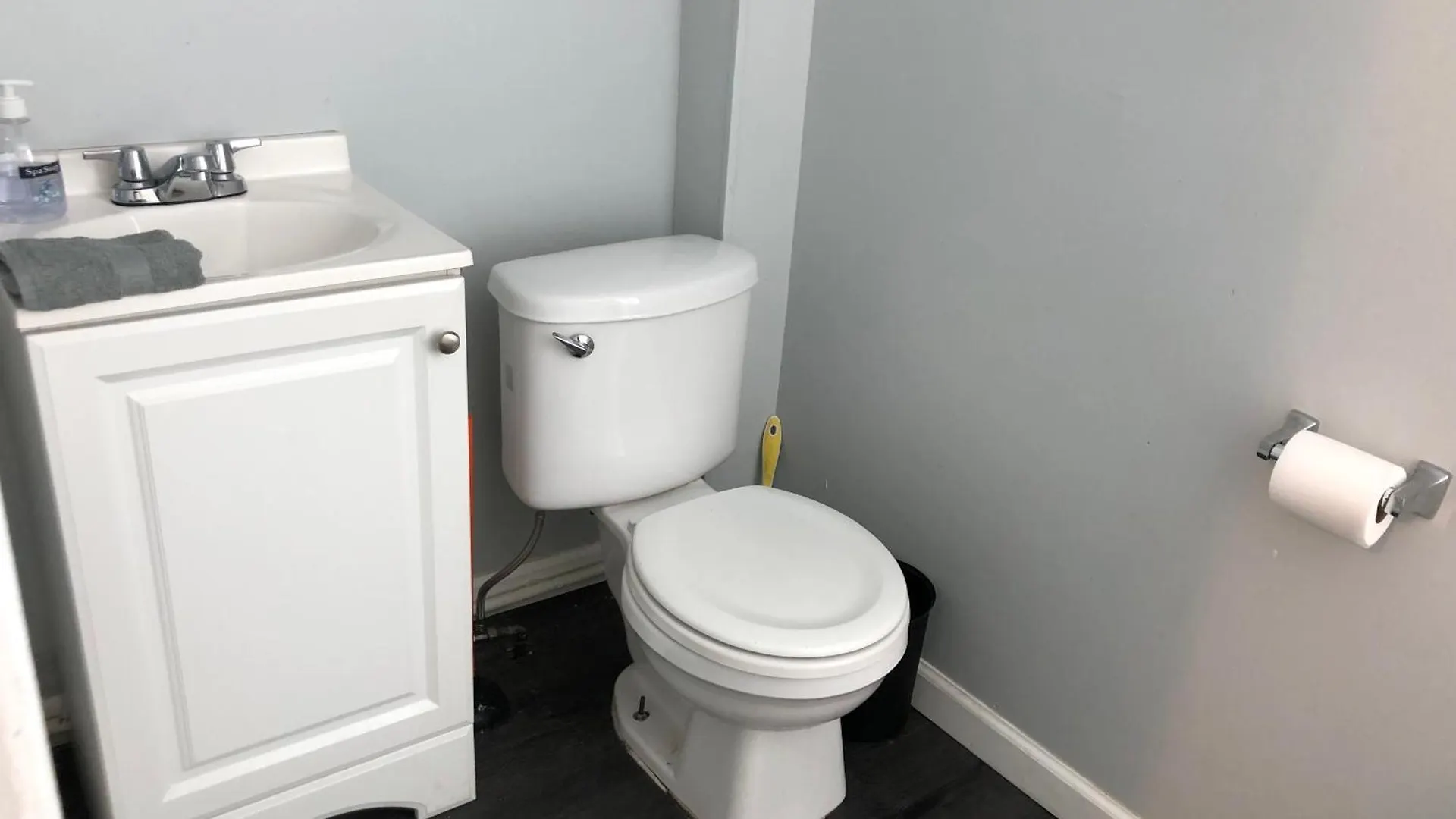 Private 2-Bedroom With Free Parking And Direct Bus To Nyc Manhattan Only 2 Blocks Away Linden 0*,  United States